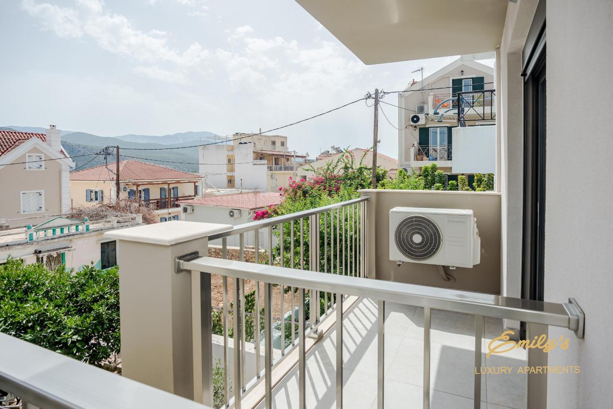 Emily'S Luxury Apartments Argostoli  Ngoại thất bức ảnh
