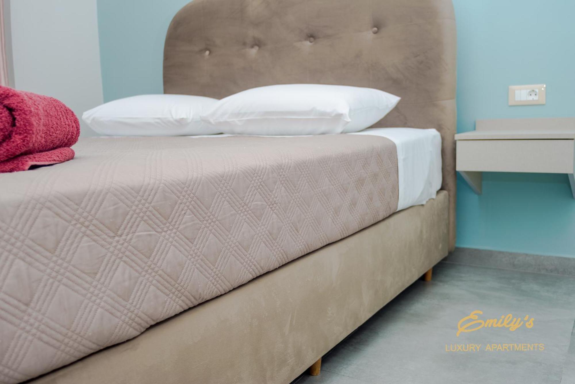 Emily'S Luxury Apartments Argostoli  Ngoại thất bức ảnh